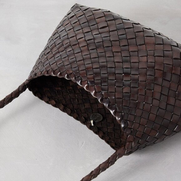Dragon Diffusion rosanna woven leather shoulder bag in dark brown - Picture 3 of 13
